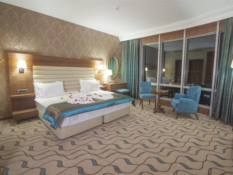 摩尔基酒店 埃迪尔内 外观 照片 A room at the hotel