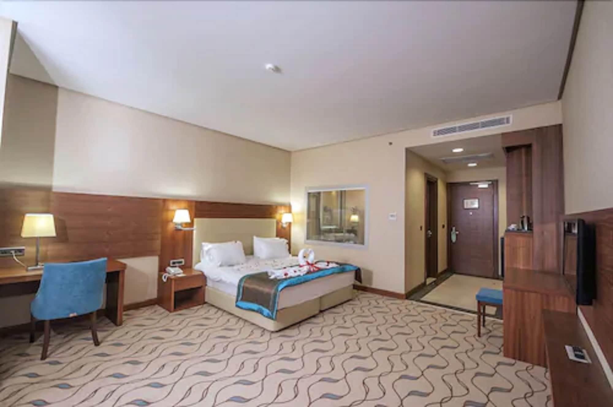 摩尔基酒店 埃迪尔内 外观 照片 A room at the hotel