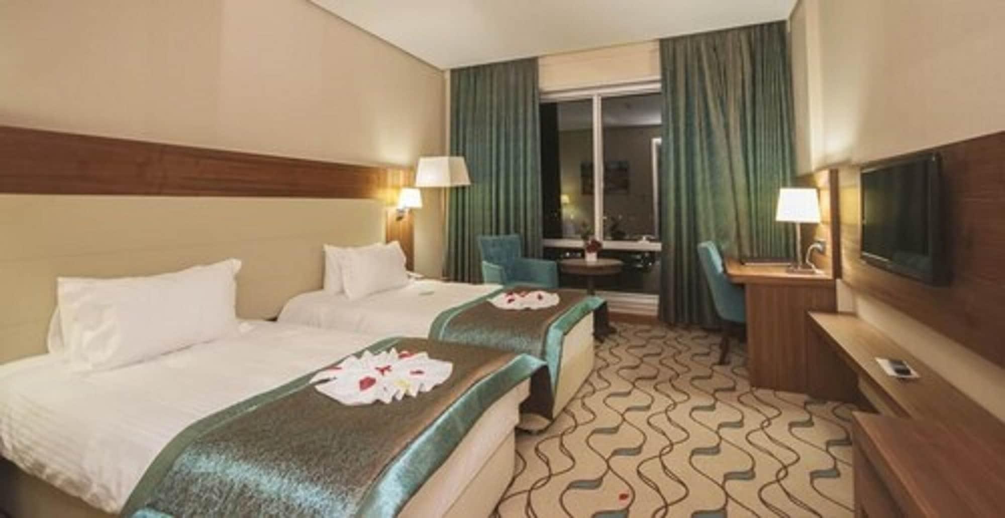 摩尔基酒店 埃迪尔内 外观 照片 A room at the hotel