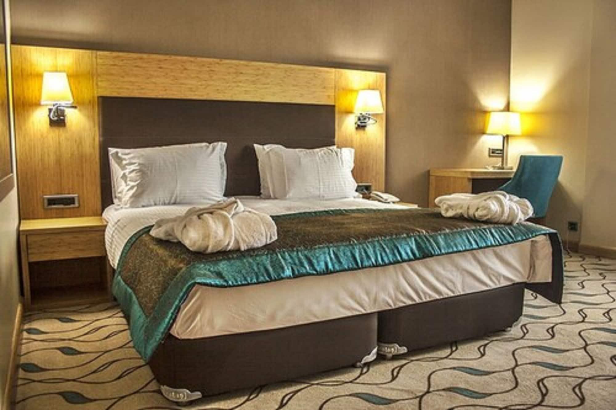 摩尔基酒店 埃迪尔内 外观 照片 A bedroom at the hotel