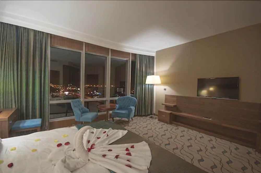 摩尔基酒店 埃迪尔内 外观 照片 A room at the hotel