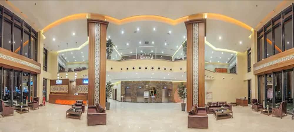 摩尔基酒店 埃迪尔内 外观 照片 The lobby of the hotel