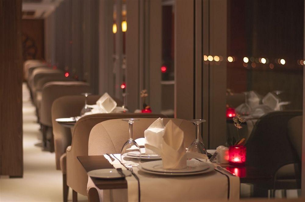 摩尔基酒店 埃迪尔内 外观 照片 The interior of the restaurant