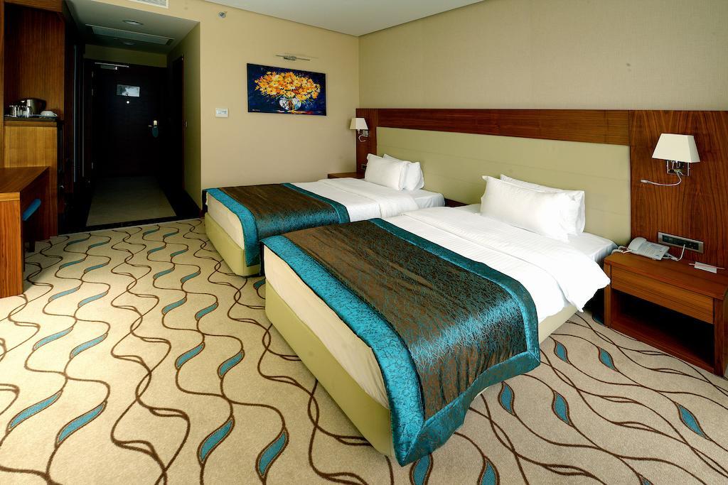摩尔基酒店 埃迪尔内 外观 照片 A room at the hotel