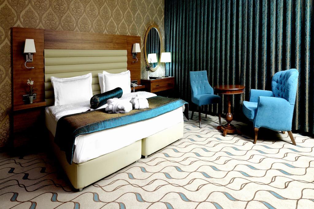 摩尔基酒店 埃迪尔内 外观 照片 A bedroom at the hotel